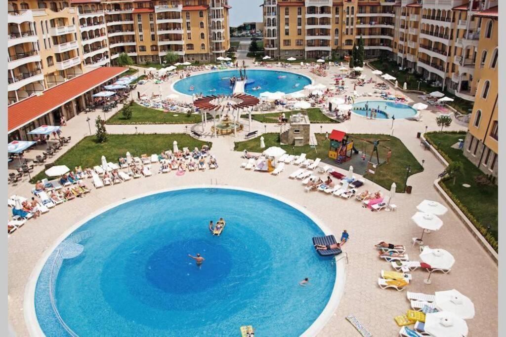 써니비치 Royal Sun, 6 People, 600 M From The Sea 아파트 외부 사진