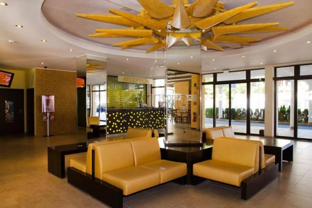써니비치 Royal Sun, 6 People, 600 M From The Sea 아파트 외부 사진