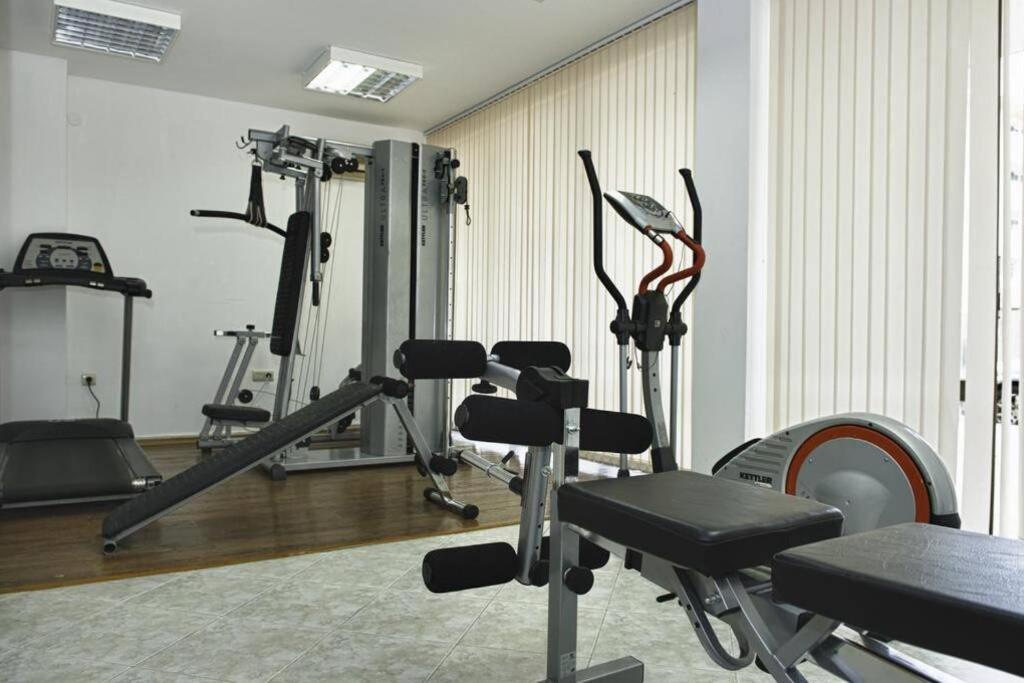 써니비치 Royal Sun, 6 People, 600 M From The Sea 아파트 외부 사진