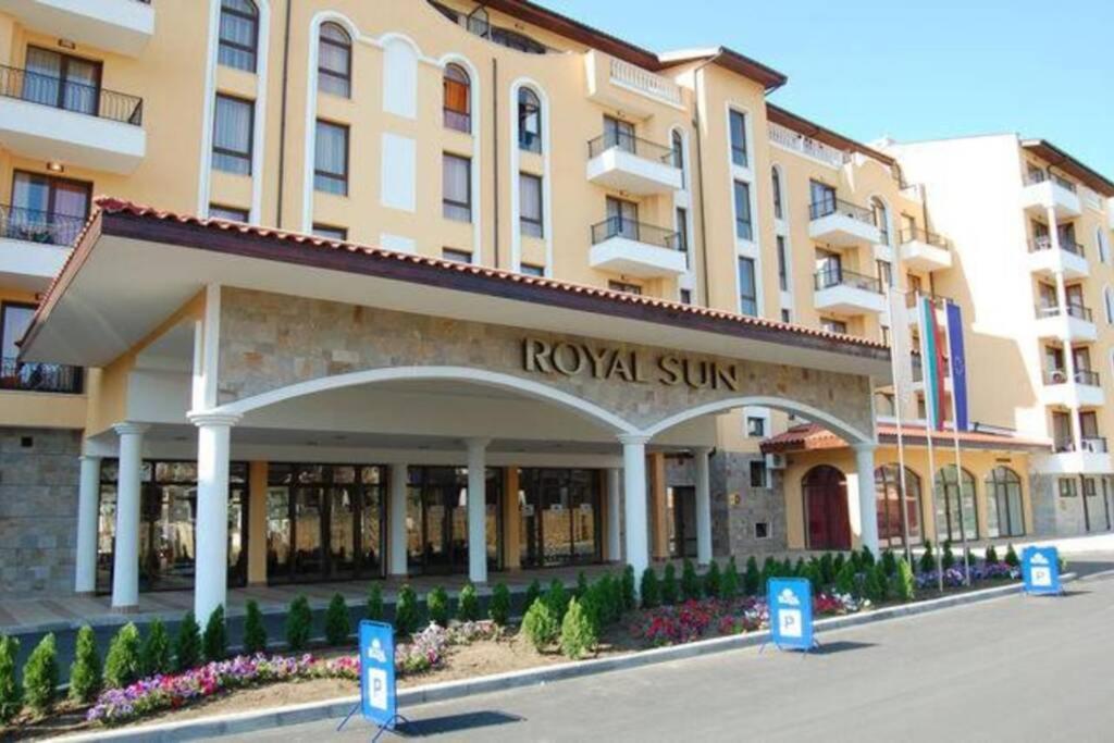 써니비치 Royal Sun, 6 People, 600 M From The Sea 아파트 외부 사진