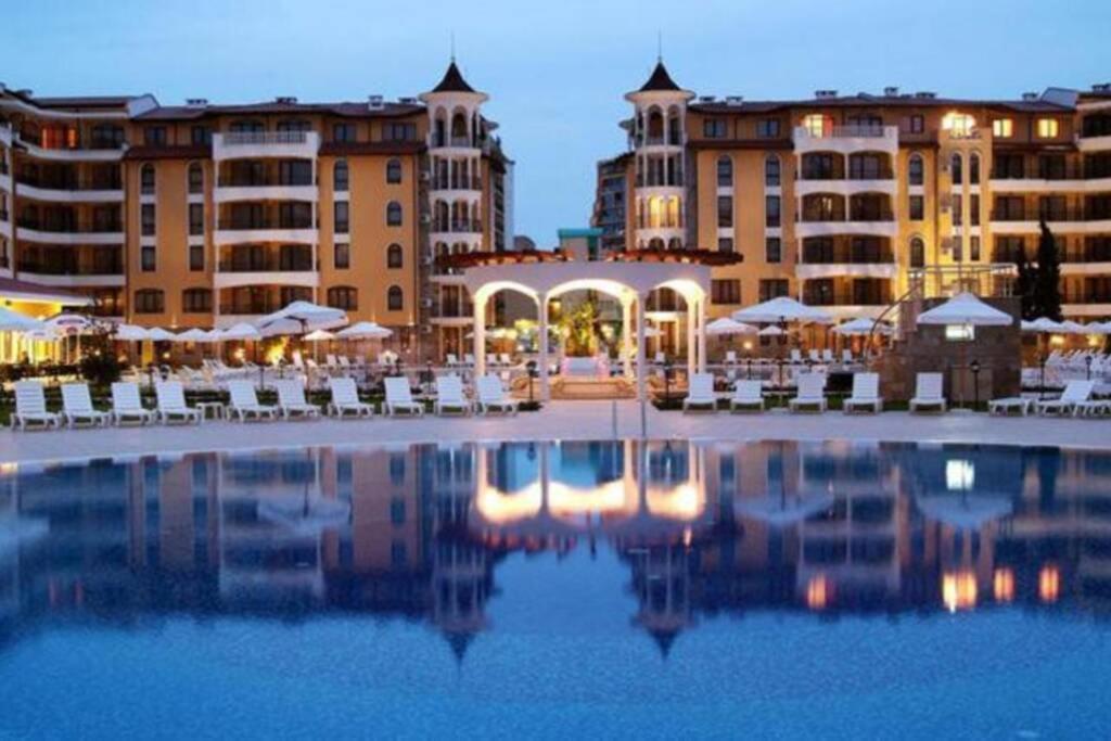 써니비치 Royal Sun, 6 People, 600 M From The Sea 아파트 외부 사진